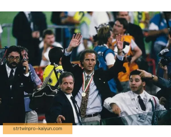 贝肯鲍尔自由人角色分析：对足球战术革新的影响与未来展望值得关注